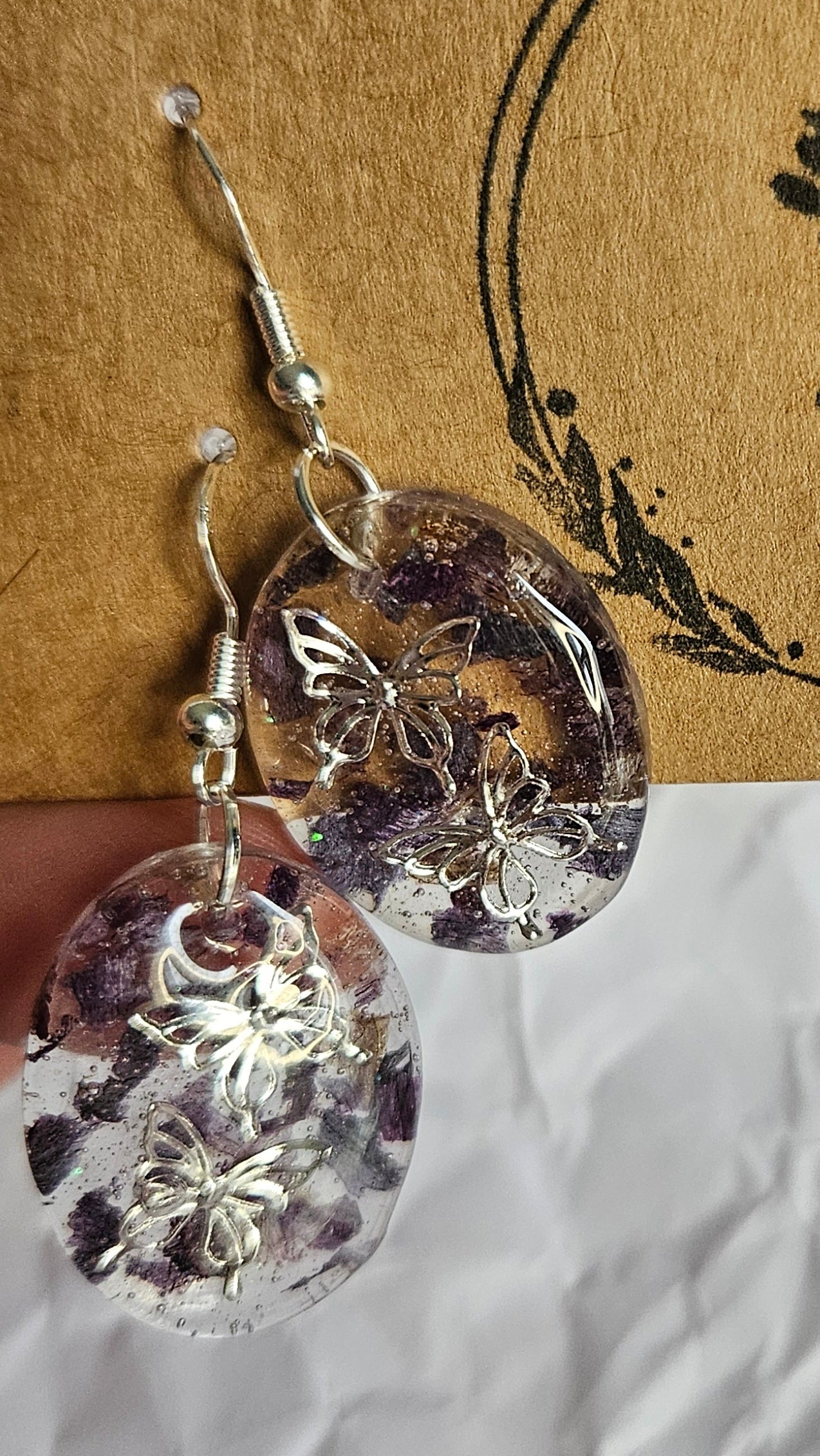 Papillons sur fleur de lys