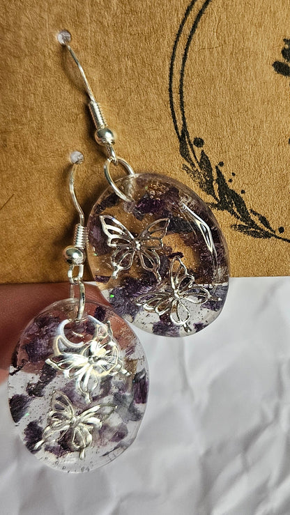 Papillons sur fleur de lys